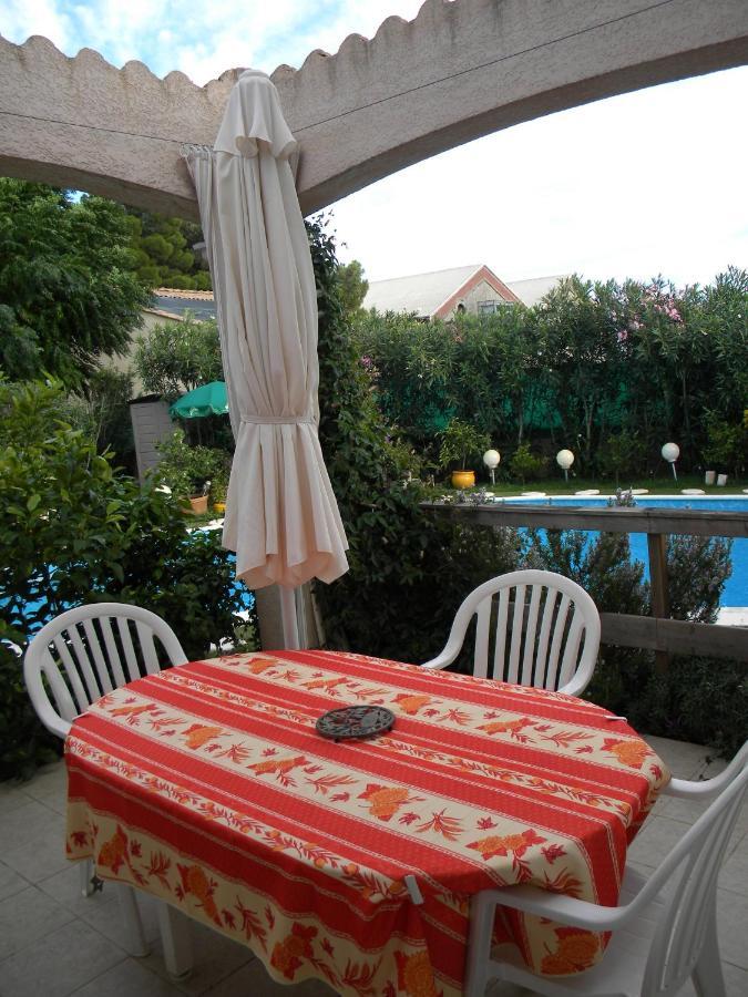 Bed and Breakfast Chez Patrick Roujan Экстерьер фото