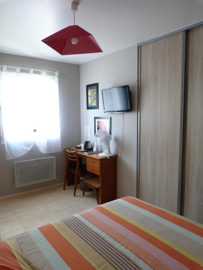 Bed and Breakfast Chez Patrick Roujan Экстерьер фото
