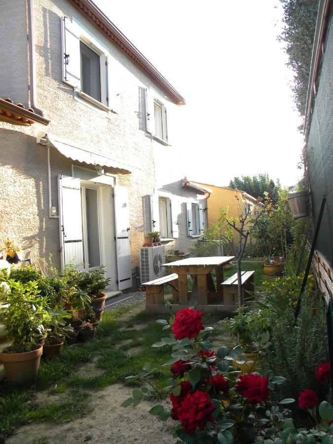 Bed and Breakfast Chez Patrick Roujan Экстерьер фото
