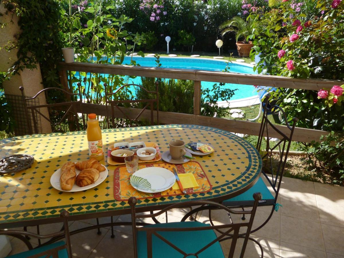 Bed and Breakfast Chez Patrick Roujan Экстерьер фото