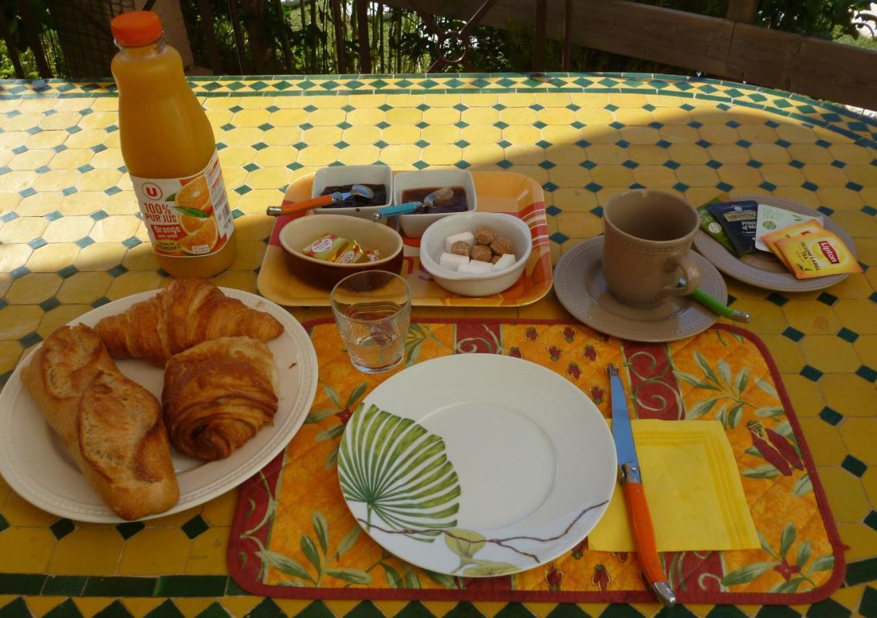 Bed and Breakfast Chez Patrick Roujan Экстерьер фото